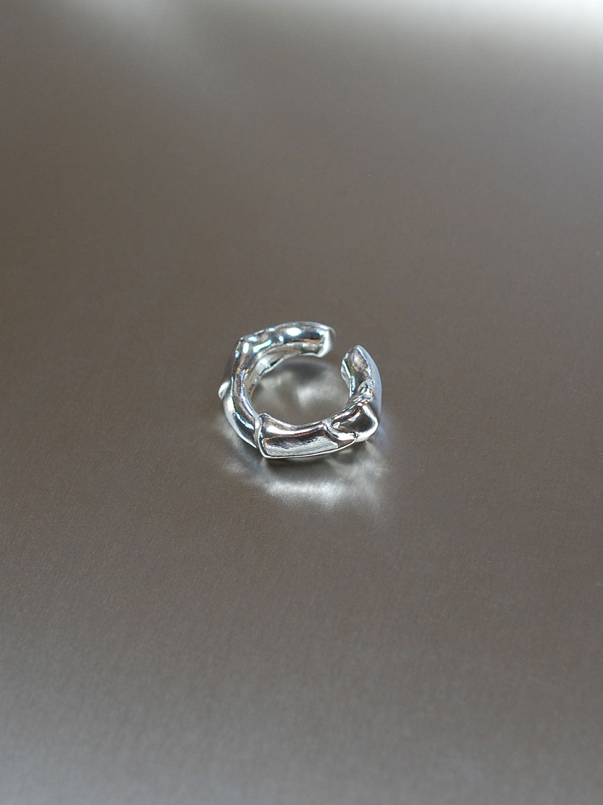 マントルイヤーカフ