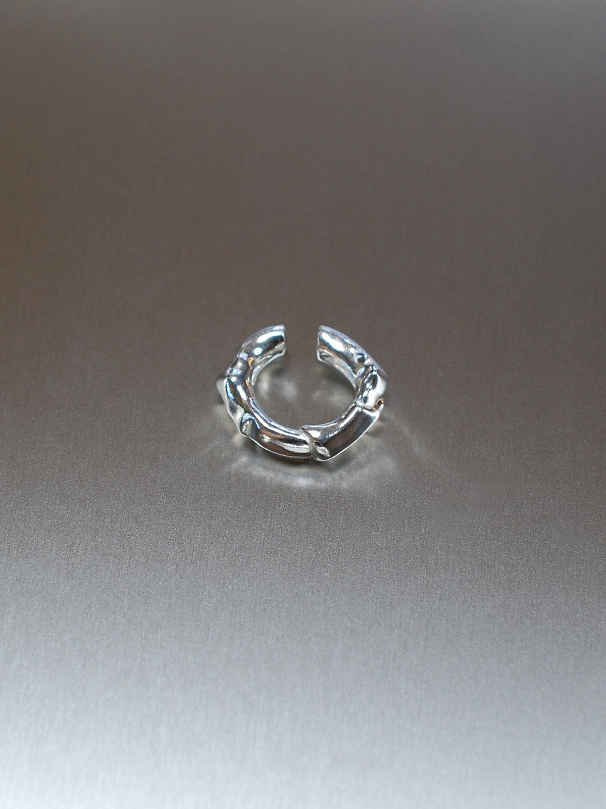 マントルイヤーカフ