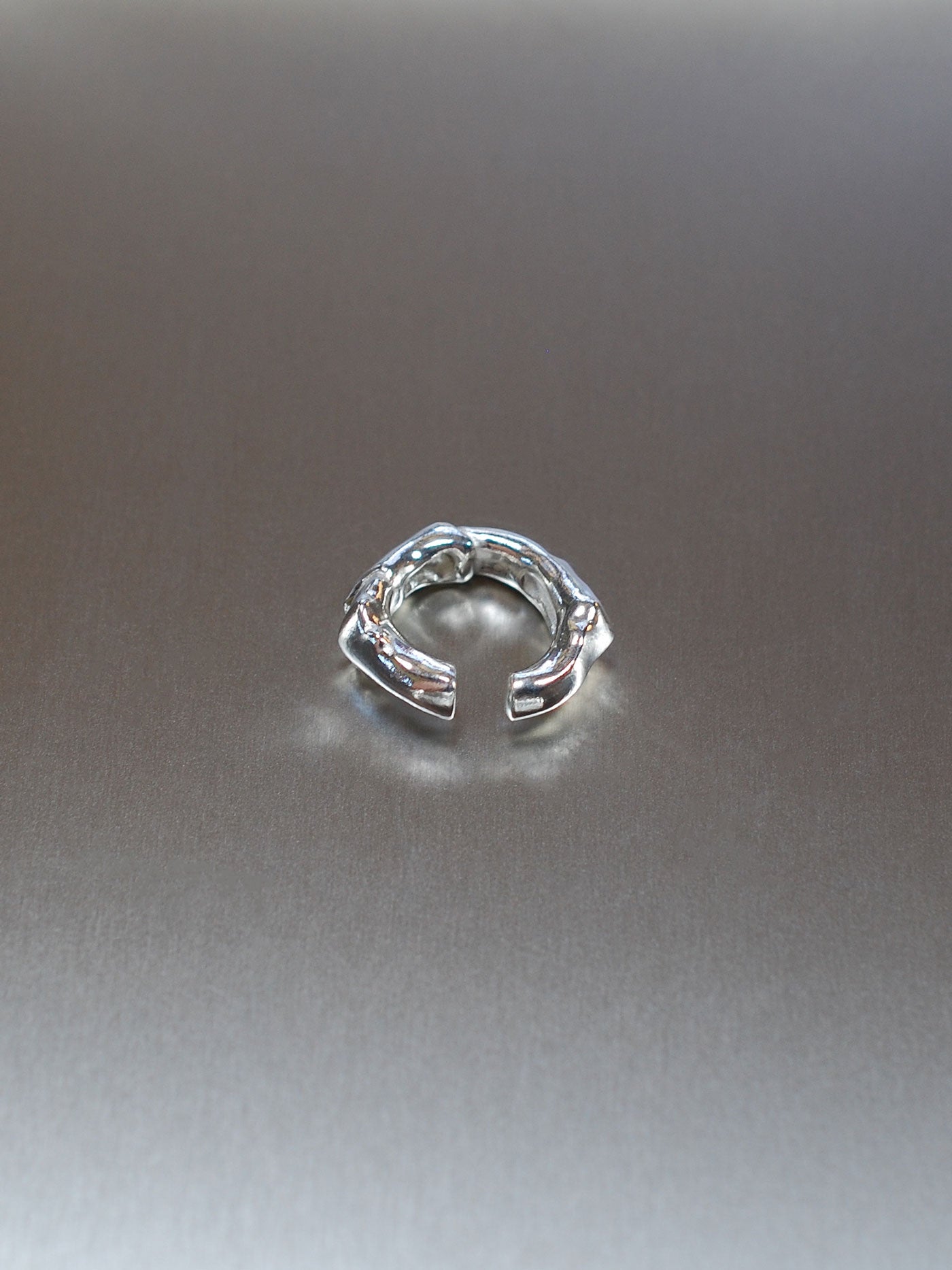 マントルイヤーカフ