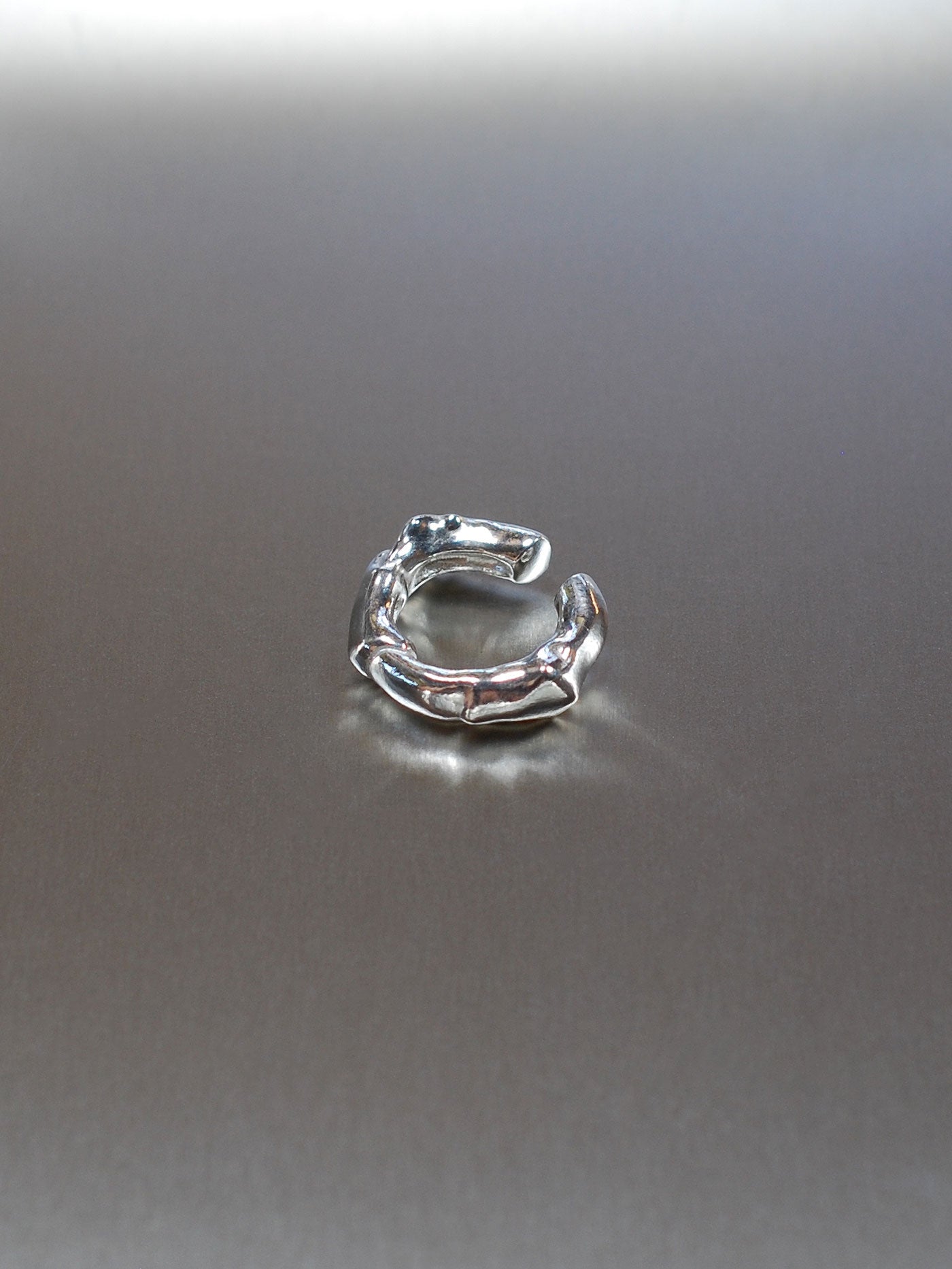 マントルイヤーカフ